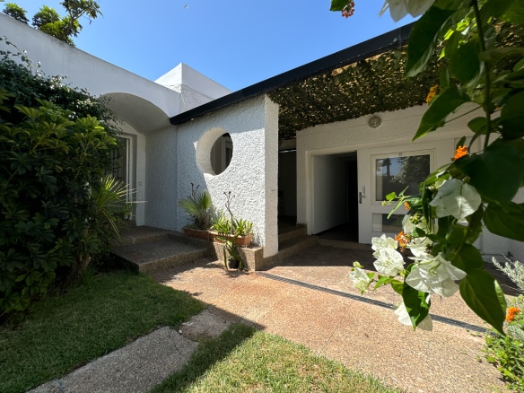 Villa de plain-pied 3 chambres à Aïn Diab avec jardin paysagé